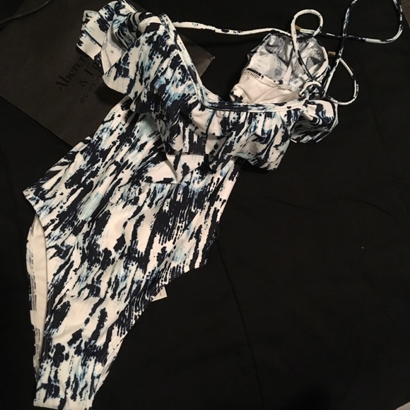 Swimsuit - Picture 4 of 4